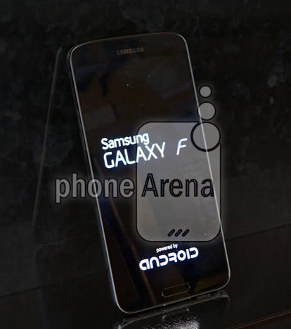 Премиум-флагман Samsung GALAXY F на фото