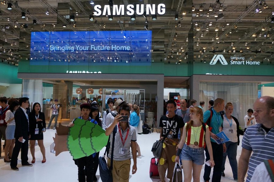 Скандал на IFA 2014: сотрудник LG портил продукцию Samsung
