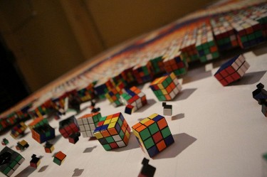 В центре дизайна ARTPLAY открылась выставка CubeArt, посвященная кубику Рубика