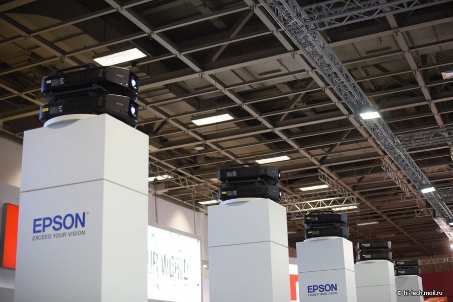 Epson на IFA 2014: не только проекторы, но и носимые гаджеты