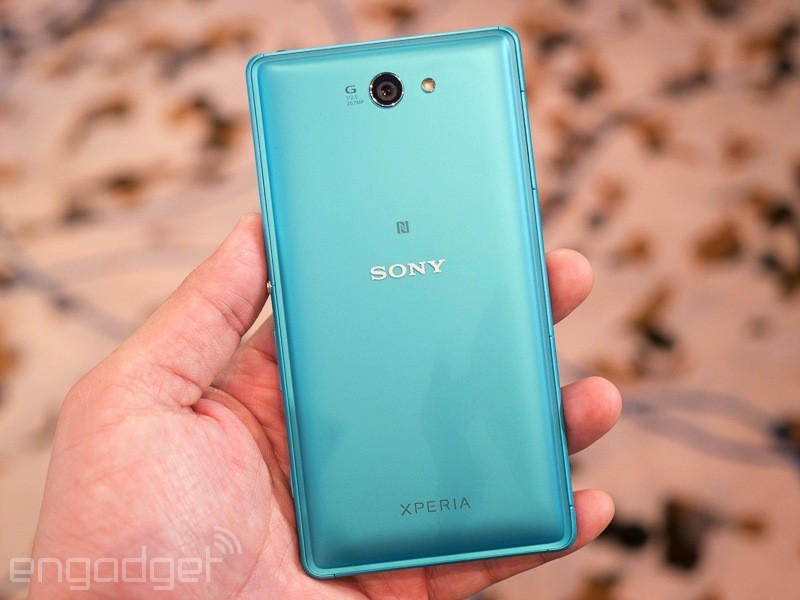 Sony представила модификацию флагмана — Xperia Z2a