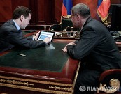 Дмитрий Медведев не будет отказываться от iPhone и iPad