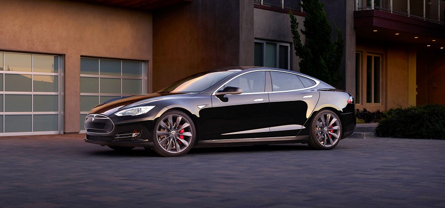 Tesla откроет эру «беспилотных» автомобилей уже в июне