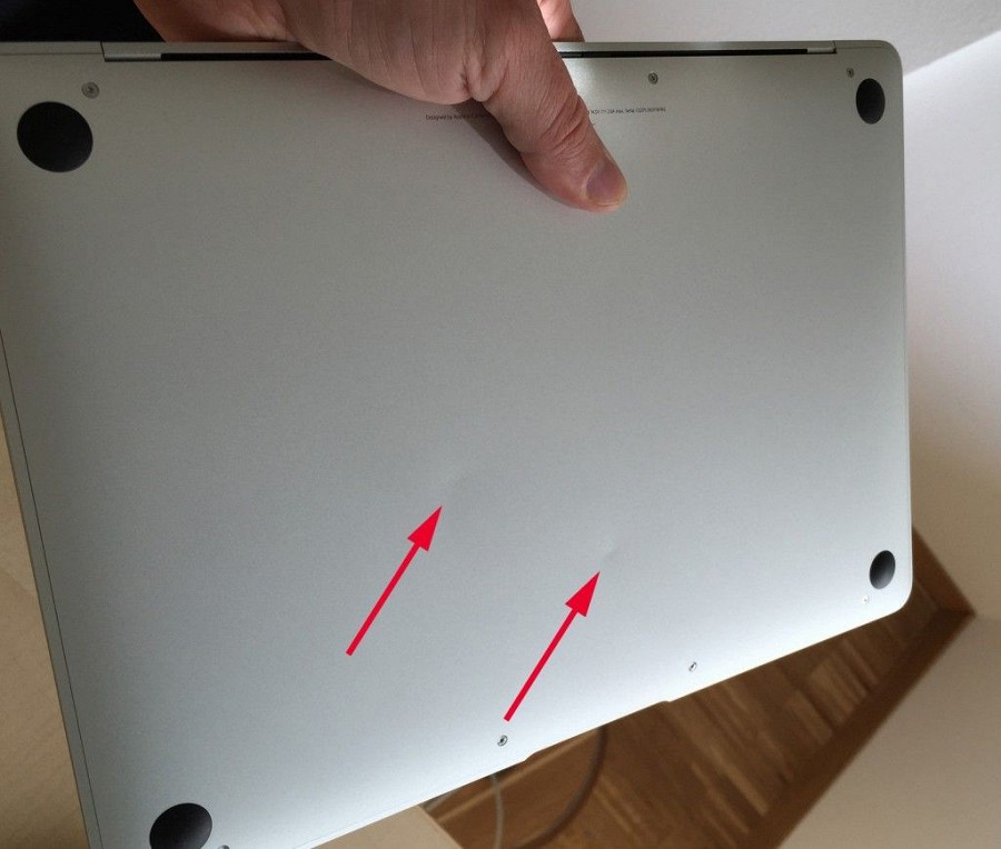 Покупатели жалуются на вмятины в новых Apple MacBook из коробки