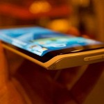 Samsung выпустит смартфон с трехсторонним дисплеем