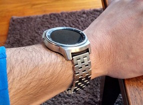 Владелец LG G Watch R обработал смарт-часы наждачной бумагой