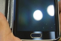 Фирменные аксессуары Samsung царапают экраны флагманов