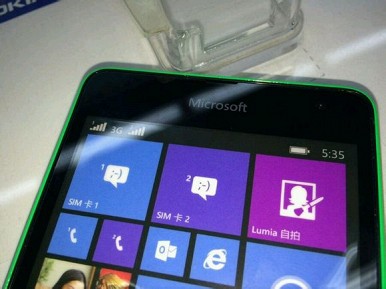 В сеть утекли фотографии первого смартфона Microsoft Lumia