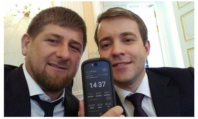 Рамзан Кадыров и министр связи сделали селфи с YotaPhone 2
