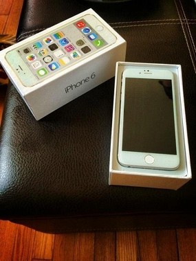 Фото iPhone 6 в упаковке