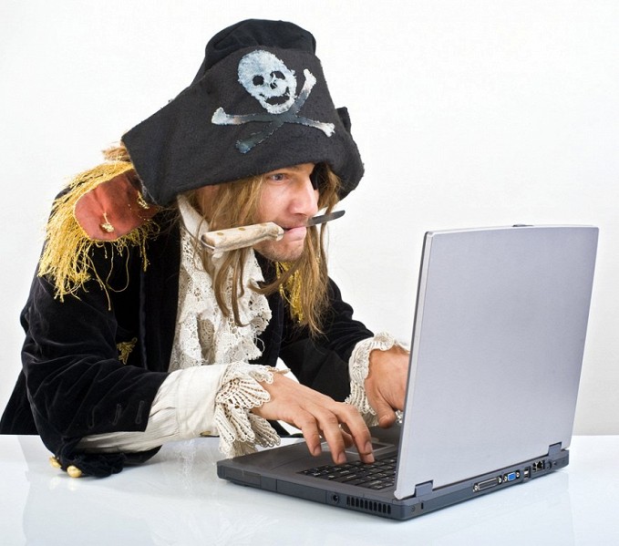 «Антипиратский» закон вынудил владельцев продавать пиратские ресурсы