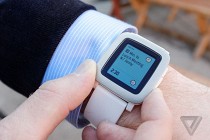 Смарт-часы Pebble с цветным экраном представлены официально