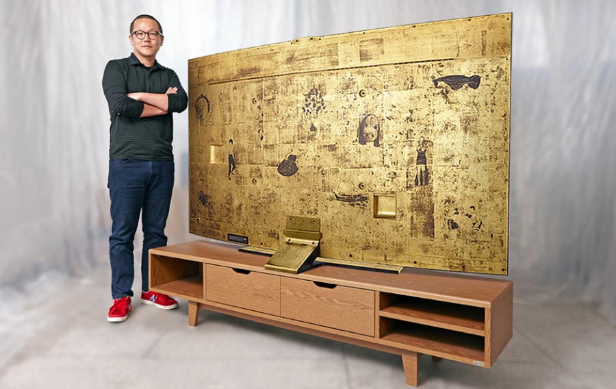 Samsung решила украсить заднюю панель 78-дюймового телевизора золотом