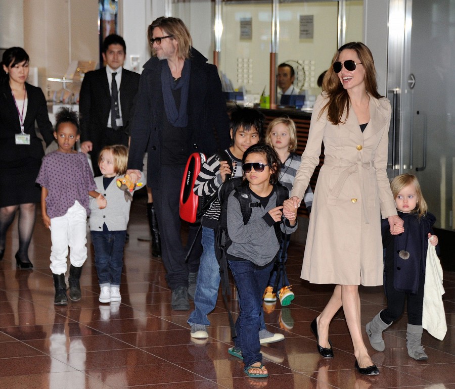 Джоли платит «живому» файерволу для онлайн-безопасности детей