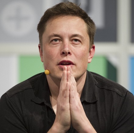 Глава Google назвал руководителя Tesla «бездомным»