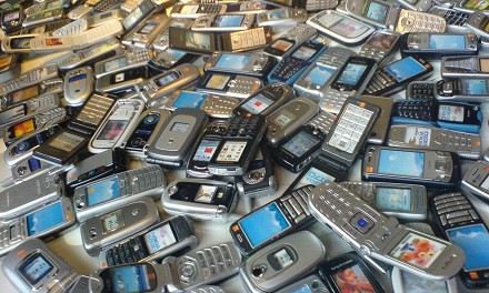 IDC: рынок мобильных телефонов упал на 60% за три месяца