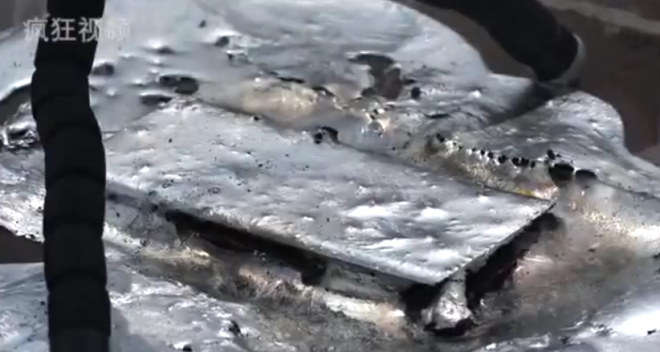 Видео: флагманский Xiaomi Mi Note «утопили» в расплавленном металле