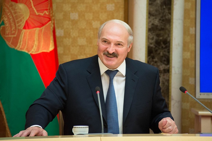 Лукашенко высказался про тех, кто скупает сейчас технику