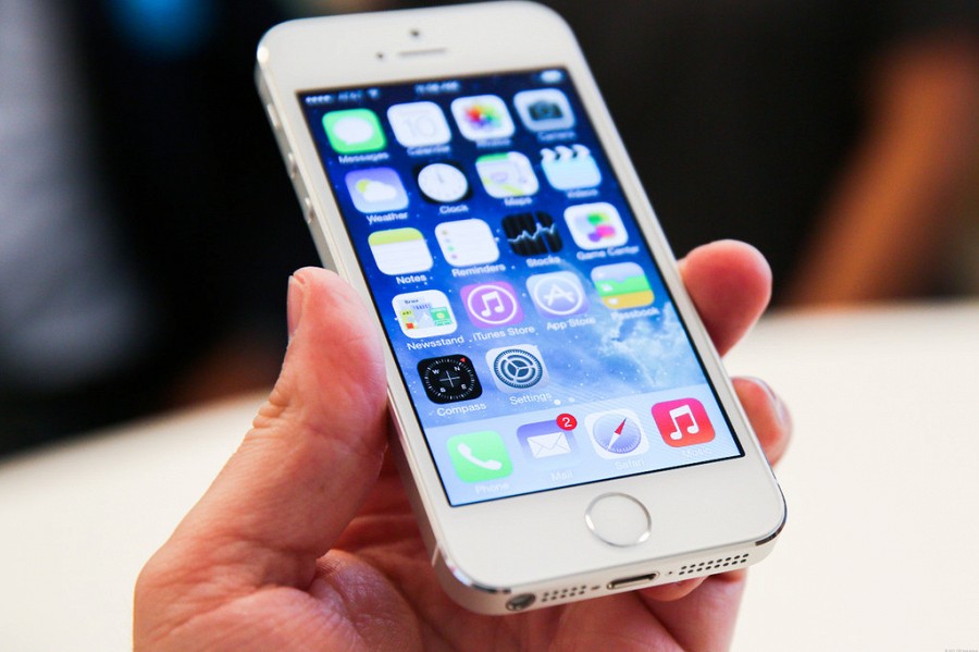 Россияне считают Apple iPhone 5s лучшим флагманом