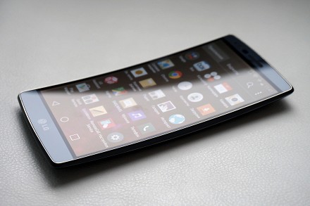 Китайцы хотят сделать все смартфоны «безрамочными»