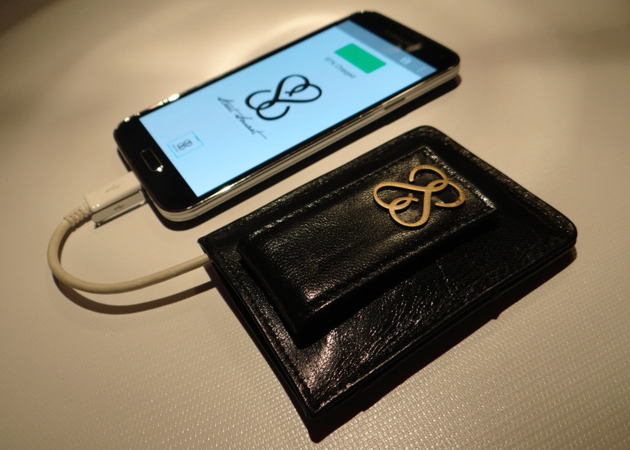 «Умный» кошелек SmartWallet не даст потерять деньги