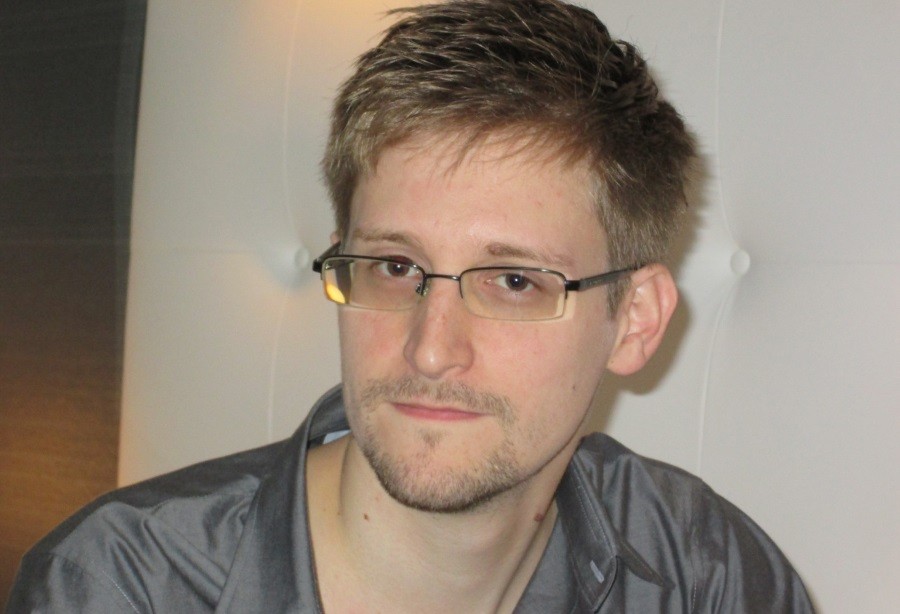 Эдвард Сноуден: за нами следят даже через вебкамеры
