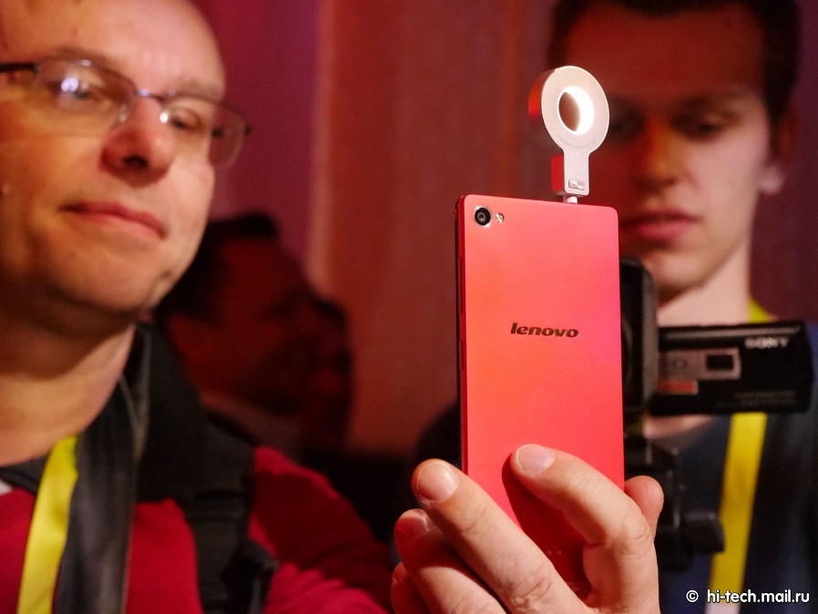 Lenovo на CES 2015: мощные смартфоны и умный браслет