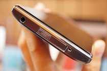 Уникальный японский смартфон Sharp Aquos Crystal 2 на «живых» фото