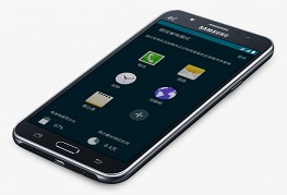 Samsung представила первые смартфоны с фронтальной вспышкой