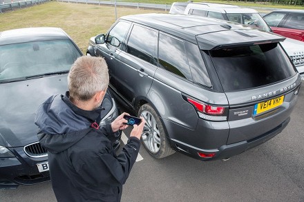 Управлять Range Rover Sport можно будет со смартфона