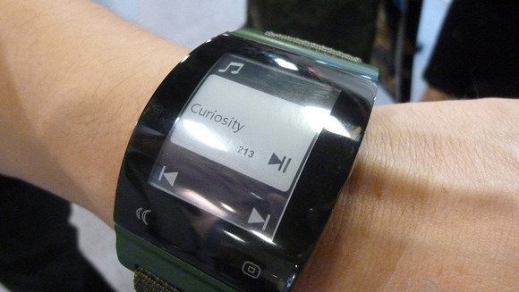 Sharp показала дисплей, который выведет смарт-часы на новый уровень