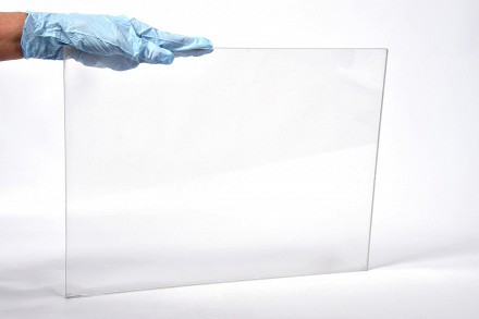 Американские ученые создали пуленепробиваемое стекло из глины