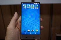 Уникальный японский смартфон Sharp Aquos Crystal 2 на «живых» фото