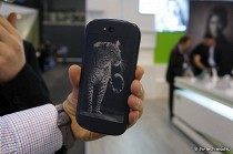Путин подарил лидеру Китая YotaPhone 2