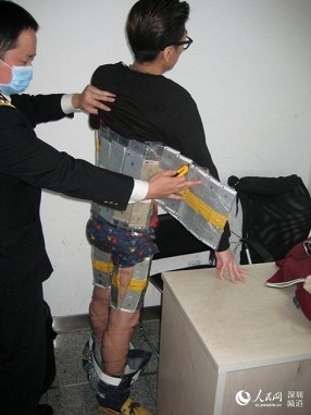Житель Гонконга задержан при попытке пронести через границу партию iPhone на своем теле