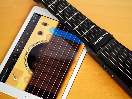 «Умная гитара» Jamstik: учитесь играть бесшумно