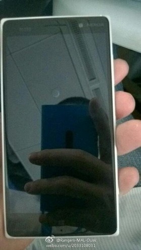 Nokia Lumia 830 на «живых» фото