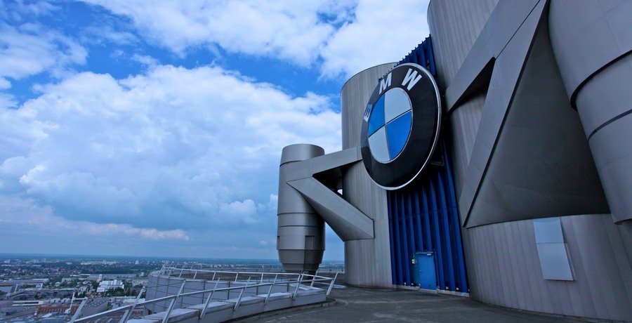 BMW объединит фонарные столбы с зарядными станциями для электрокаров