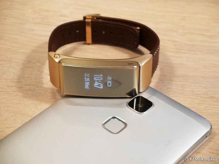 Huawei TalkBand B2: браслет, по которому можно разговаривать