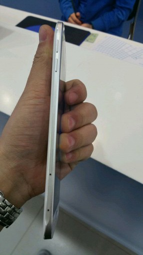 Утечка: самый тонкий смартфон Samsung на «живых» фото