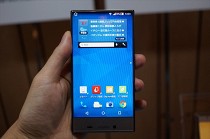 Уникальный японский смартфон Sharp Aquos Crystal 2 на «живых» фото