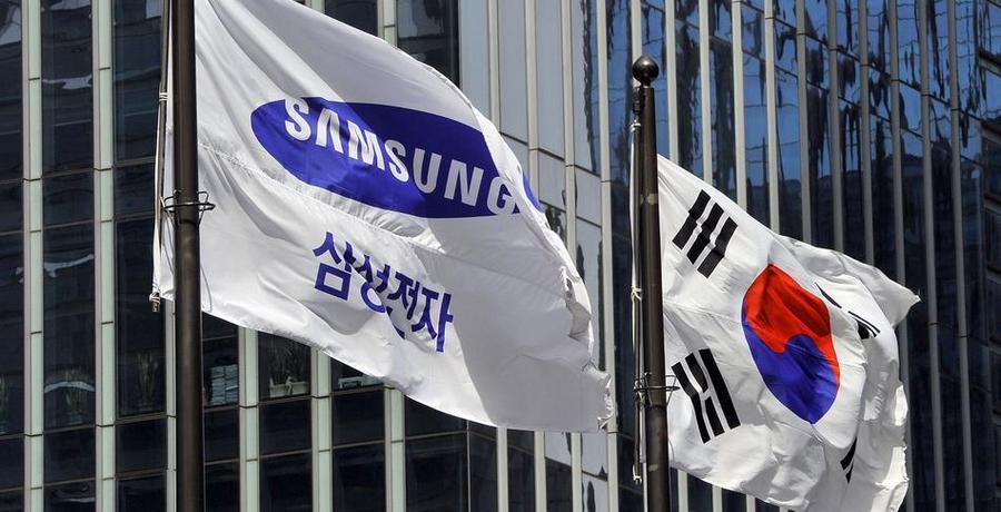 Samsung закрывает сервис и замораживает зарплаты