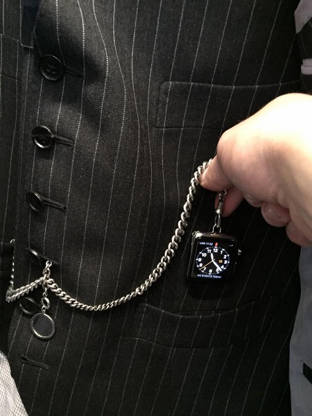 Дизайнер Том Форд превратил Apple Watch в карманные часы