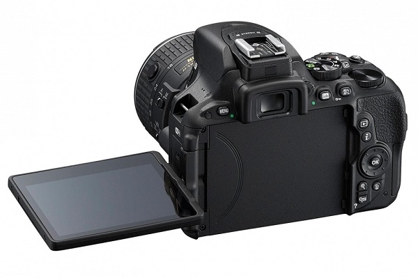 Nikon представила свою первую «зеркалку» с поворотным сенсорным экраном
