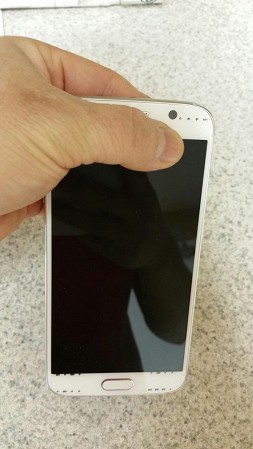В Сеть попали «живые» фото Samsung GALAXY S6