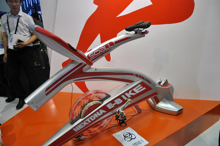 Зарядное устройство-велосипед показали на CES Asia