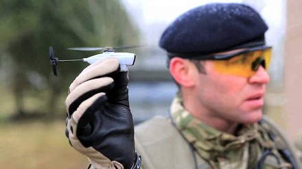 Американские военные испытали дрон размером с воробья