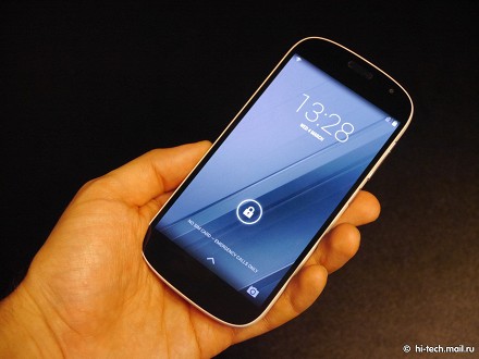Yota Devices на MWC 2015: представлен белый YotaPhone 2