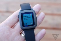 Смарт-часы Pebble с цветным экраном представлены официально