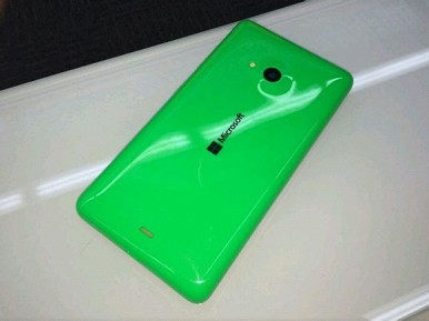 В сеть утекли фотографии первого смартфона Microsoft Lumia